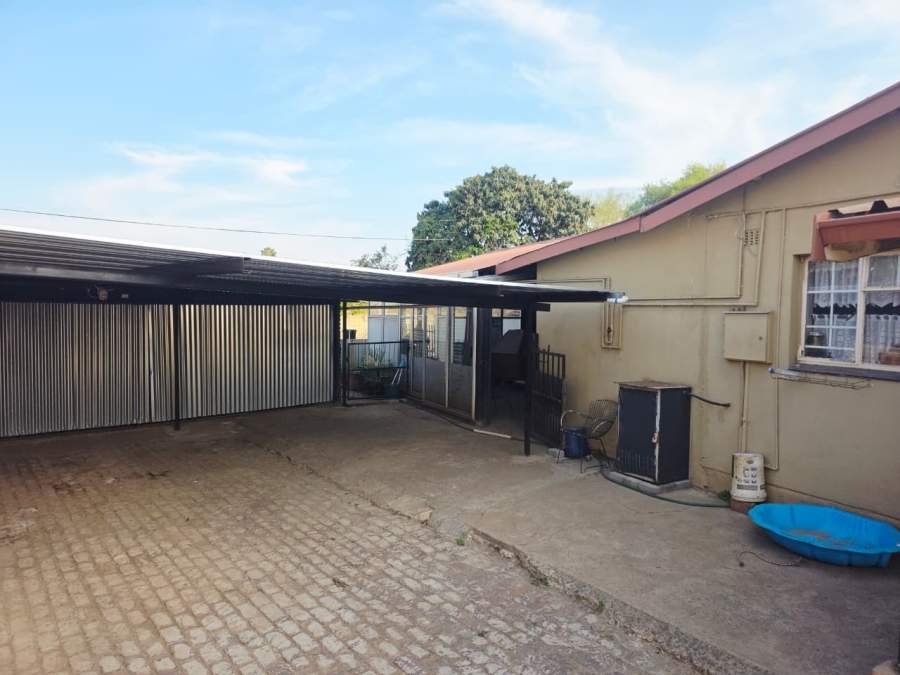 4 Bedroom Property for Sale in Oos Einde North West